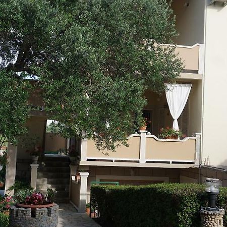 Apartmani Tatjana Rab Town Bagian luar foto