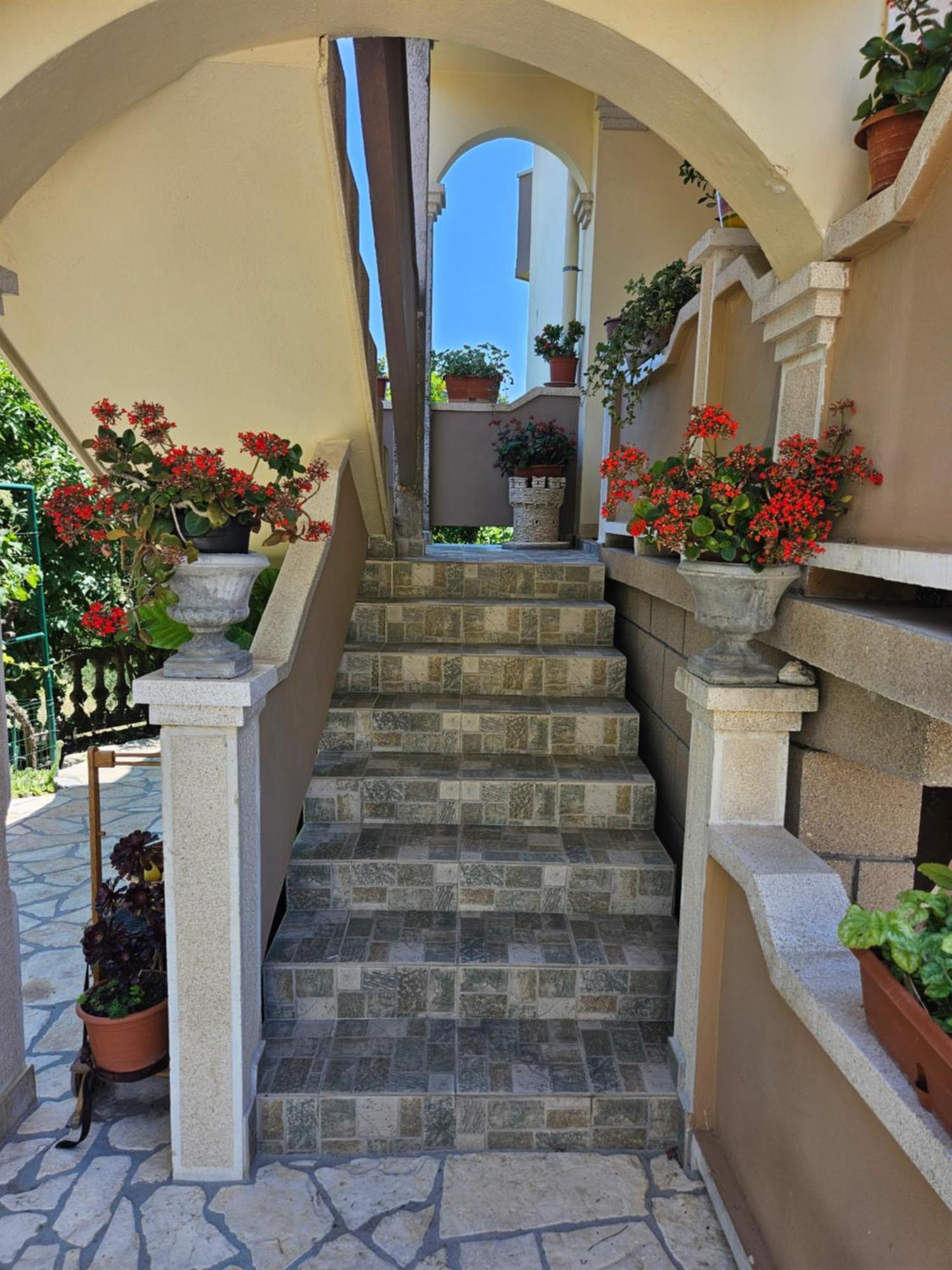 Apartmani Tatjana Rab Town Bagian luar foto