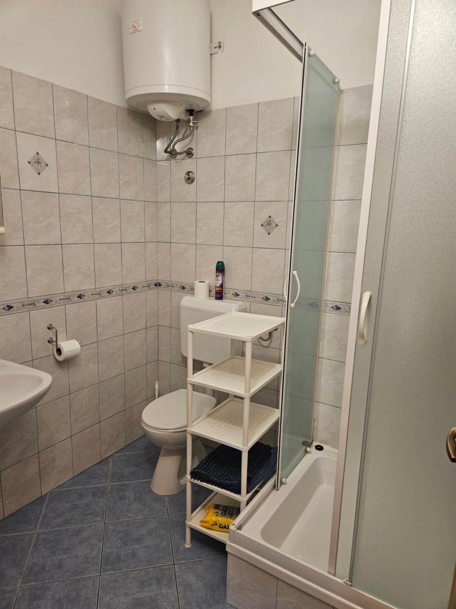 Apartmani Tatjana Rab Town Bagian luar foto
