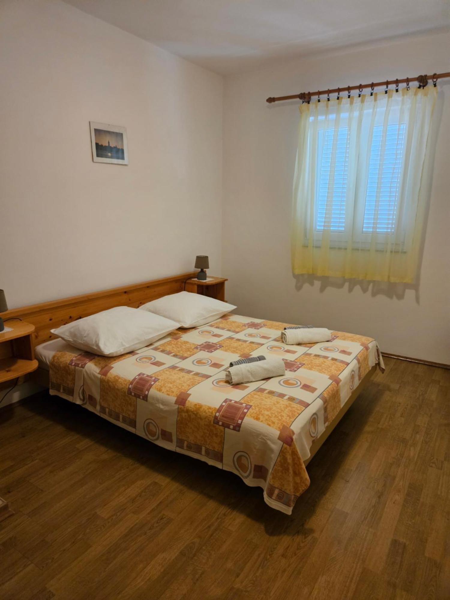 Apartmani Tatjana Rab Town Bagian luar foto