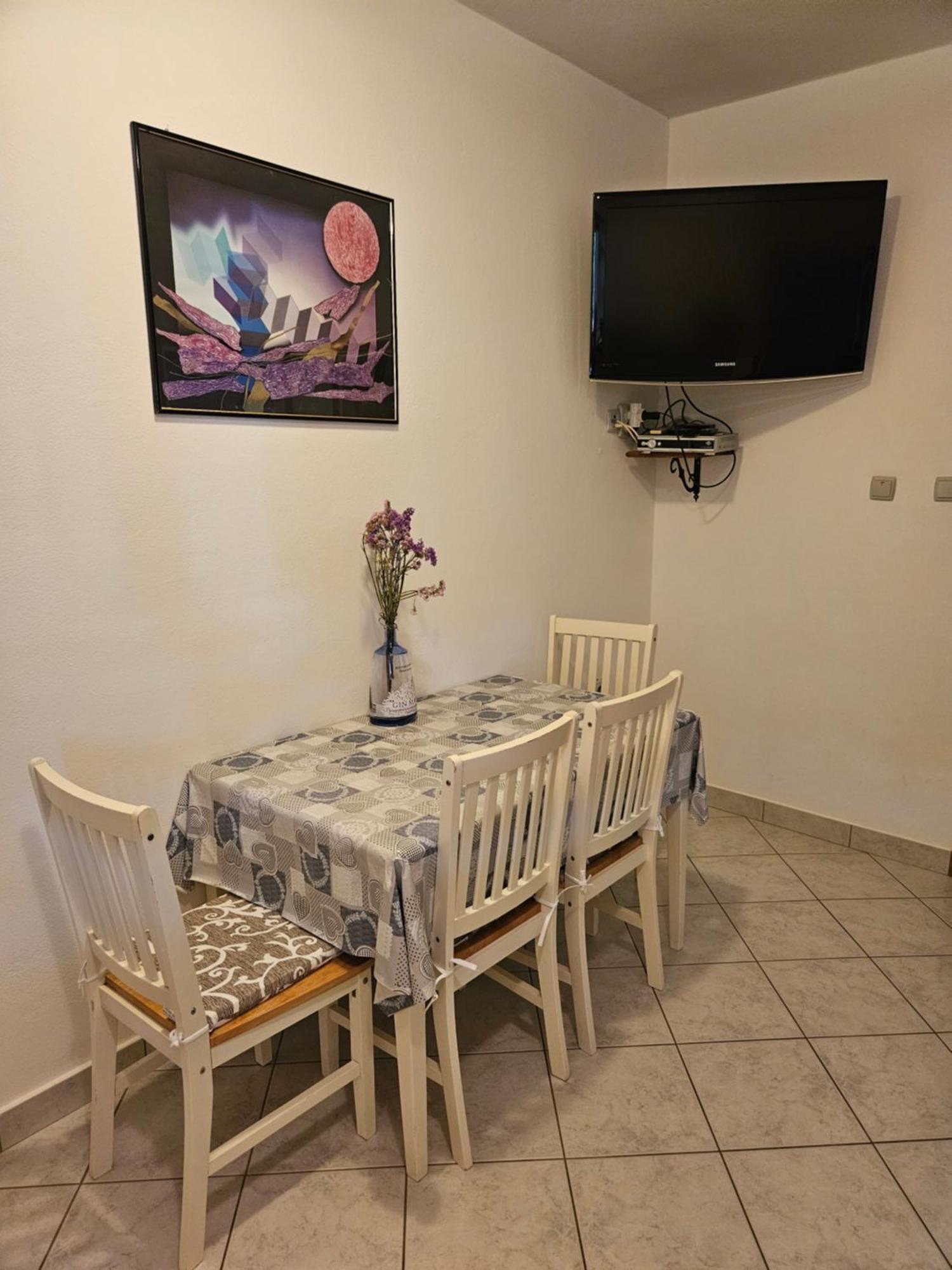 Apartmani Tatjana Rab Town Bagian luar foto