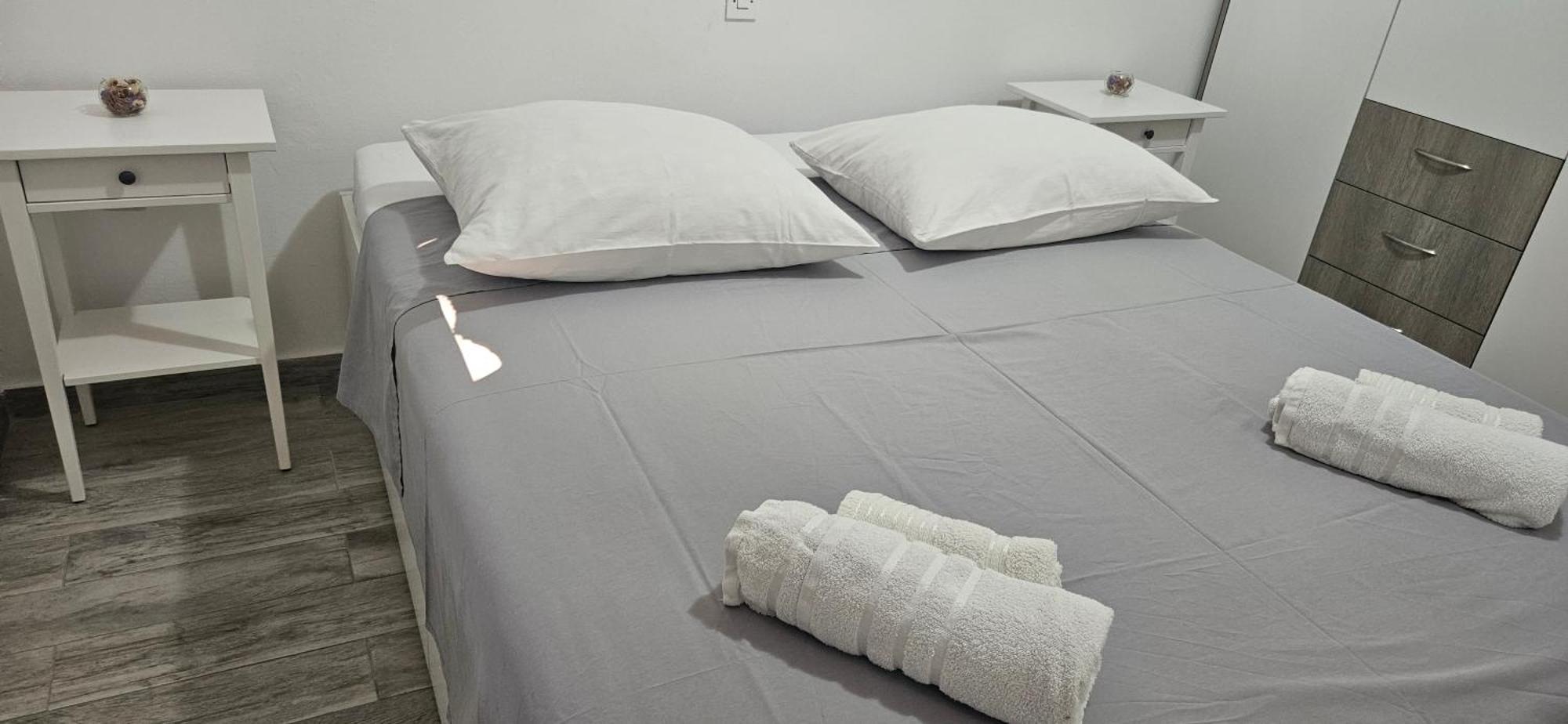 Apartmani Tatjana Rab Town Bagian luar foto