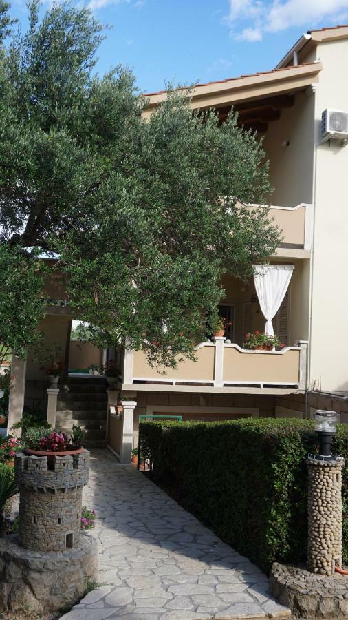 Apartmani Tatjana Rab Town Bagian luar foto
