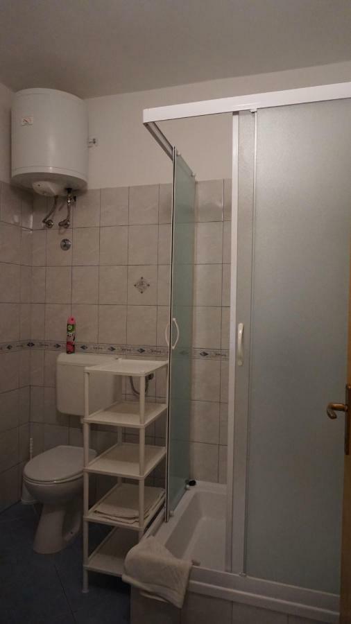 Apartmani Tatjana Rab Town Bagian luar foto